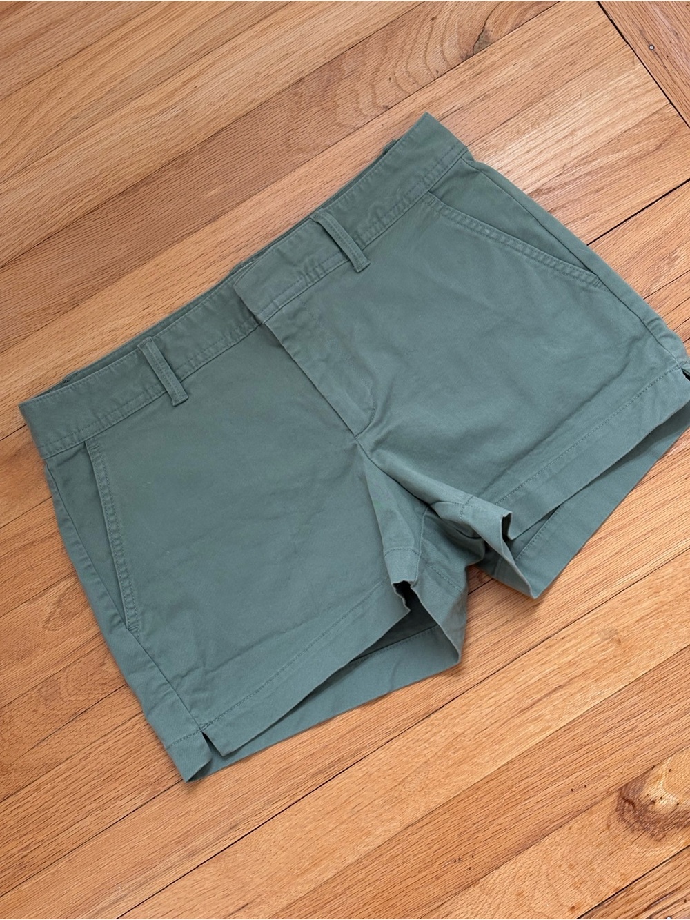 GAP Olive Green City Short